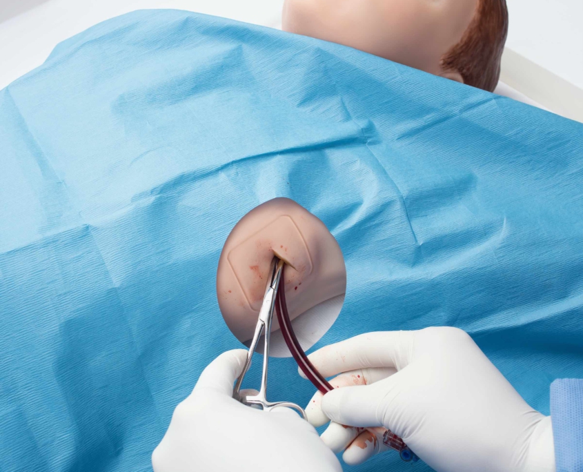 Thoraxdrainage an Pädiatrie Patientensimulator von Gaumard