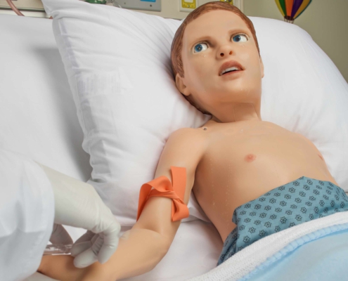 Gaumard Pediatric HAL S2225 - Simulationspuppe weint bei Medikation