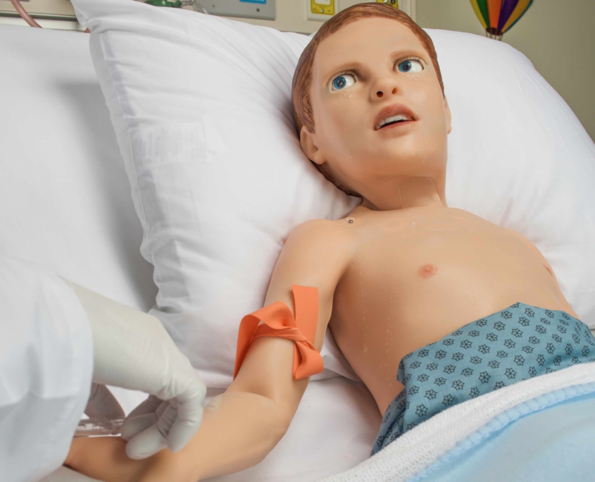 Gaumard Pediatric HAL S2225 - Simulationspuppe weint bei Medikation