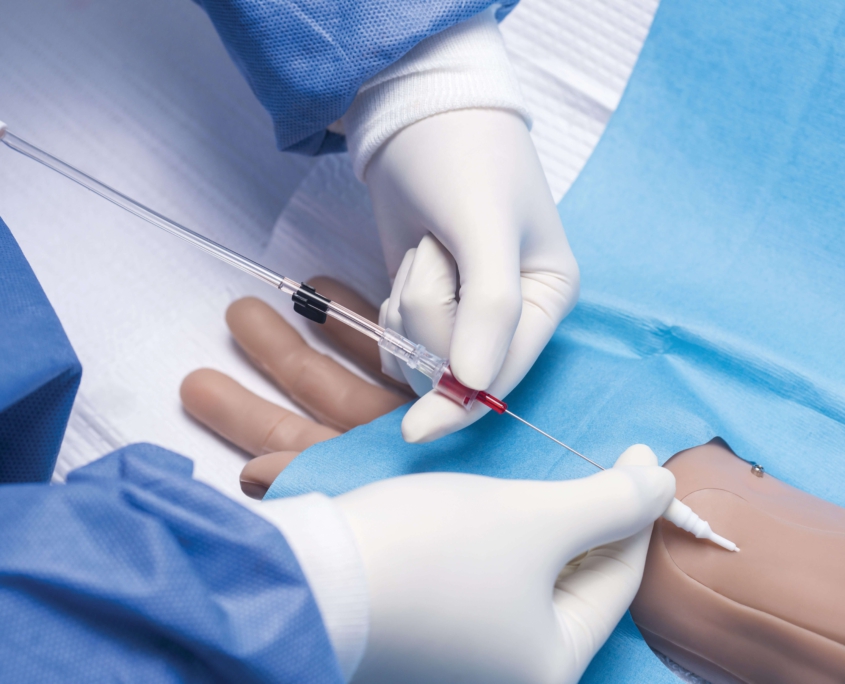 Gaumard-S5301-Arterie-Katheter-Uebung-galerie Arterie Katheter Übung an HAL S5301-Simulator