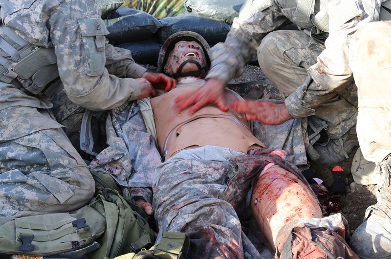 Gaumard-Trauma-HAL-S3040.50-uebung Militärische Übung an Gaumard Advanced Trauma HAL S3040.50 - Simulationspuppe