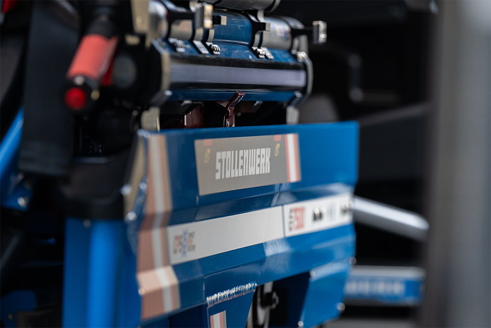 Montiertes Stollenwerk-System im Demo-Fahrzeug von Mefina Medical in der Detailansicht