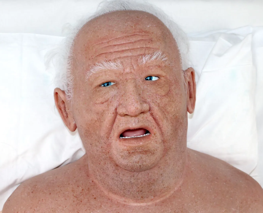 bob-overlay-von-oben Gesicht von Bob in der Ansicht von oben mit offenen blauen Augen und weißen Haaren