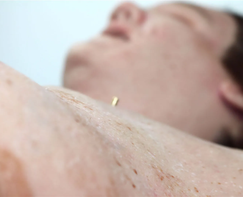 eva-overlay-nahaufnahme Detailaufnahme der Haut des Overlays - Eva - von Brust zum Kopf