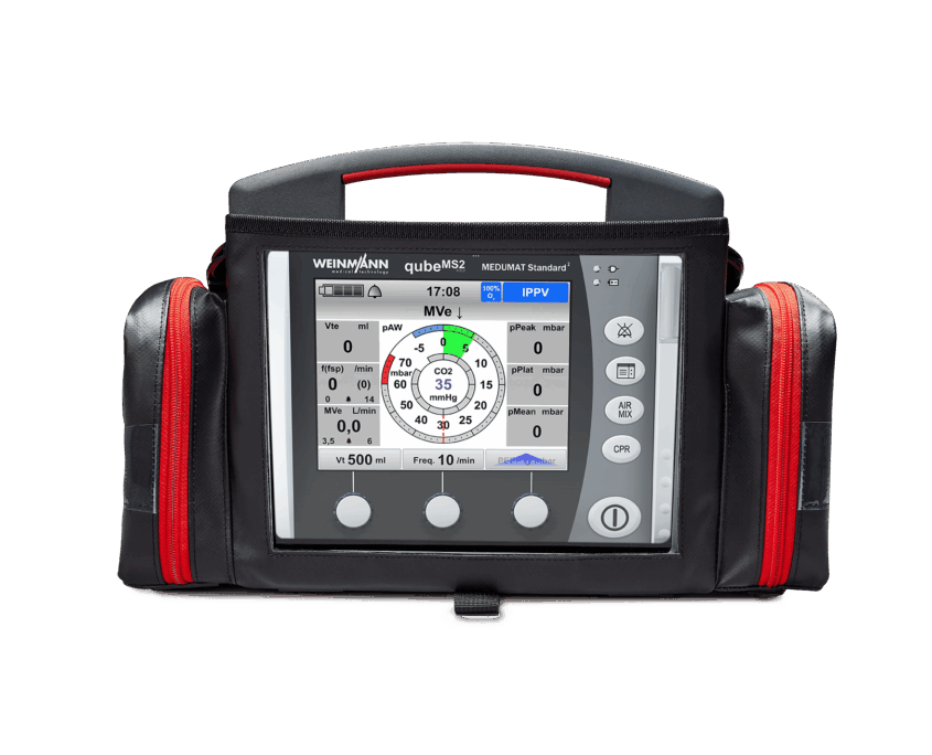 qubeMS2_Tasche_23_small-1 Frontansicht des Patientenmonitor-Simulators Skillqube in kleiner Tragetasche mit zwei Seitenfächern