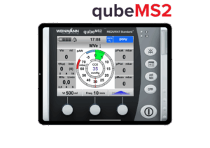 qubeMS2_iPad-MockupLogo Beatmungssimulator qubeMS2 zur Simulation mit verschiedenen Beatmungsmodi auf Display