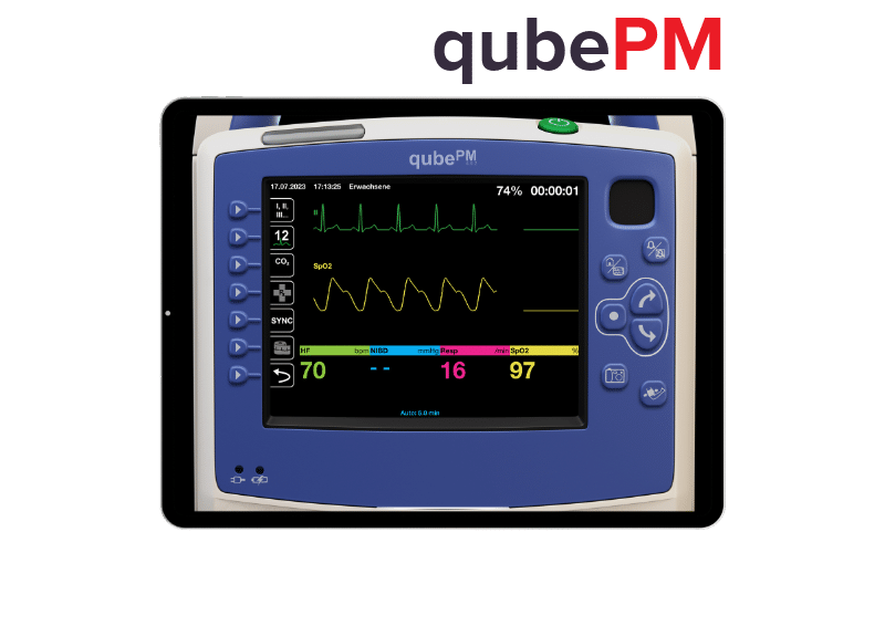 qubePM_iPad-MockupLogo IPad Mockup des EKG-Patientenmonitor Simulator qubePM basierend auf ZOLL® Propaq® M